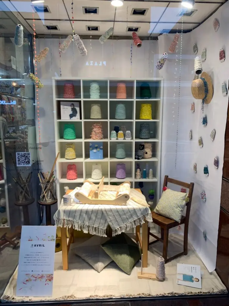 四条店　7・８月ショウウィンドウディスプレイ