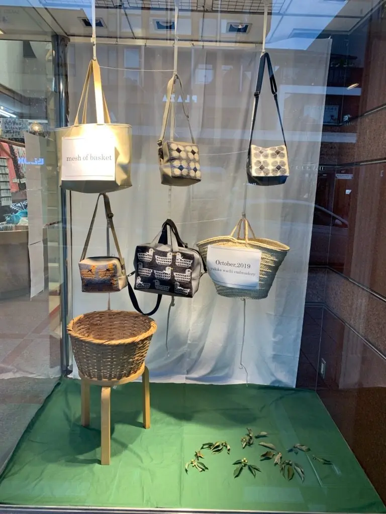 四条店　10月ショウウィンドウディスプレイ