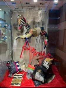 2月 四条店ショウウィンドウディスプレイ