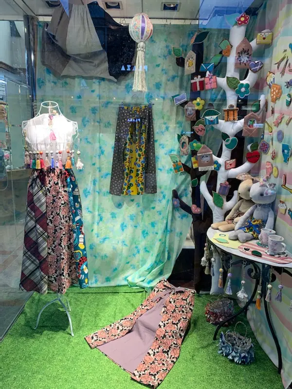 3月 四条店ショウウィンドウディスプレイ