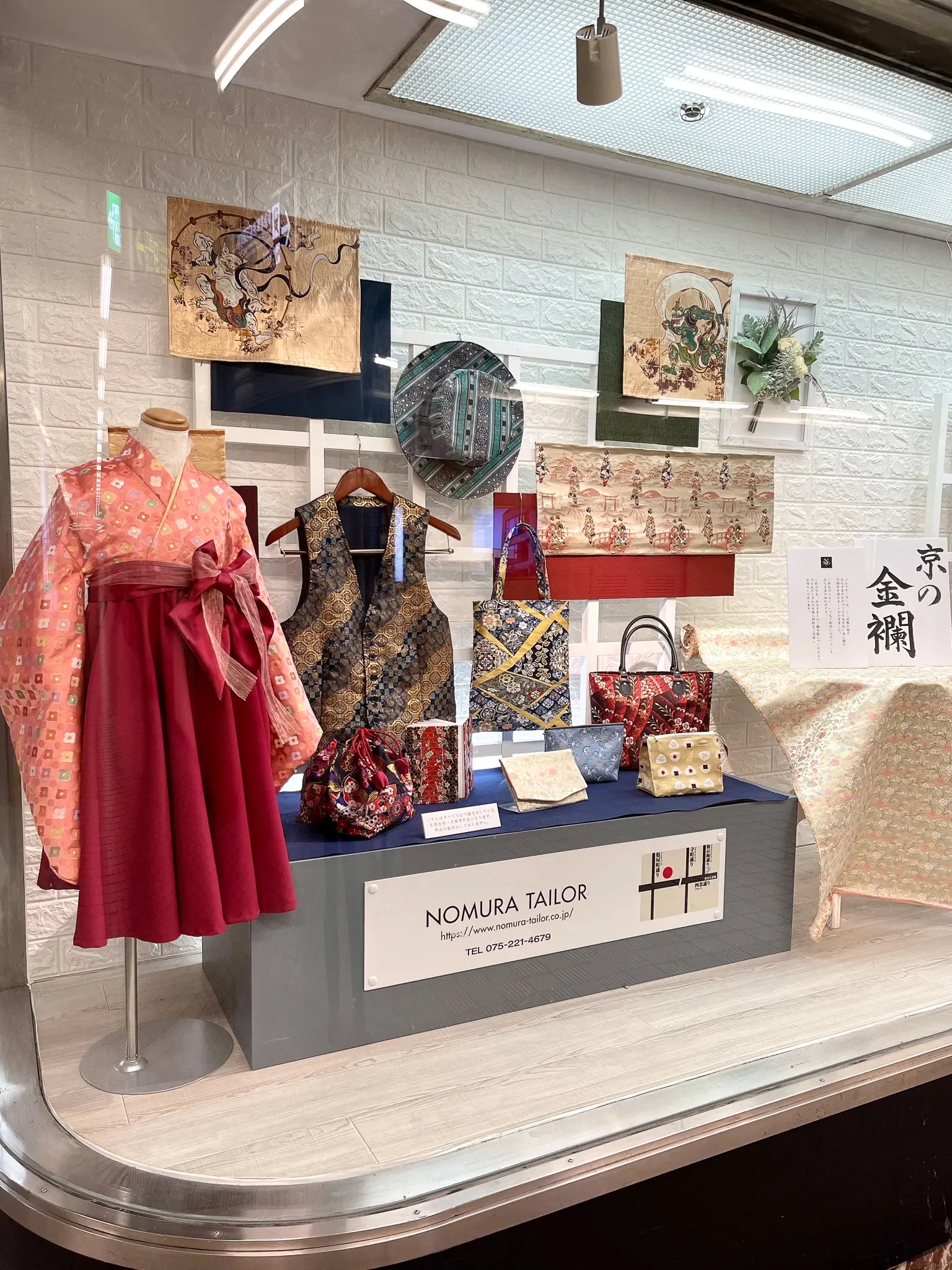 【阪急9番出口】ウィンドウディスプレイ