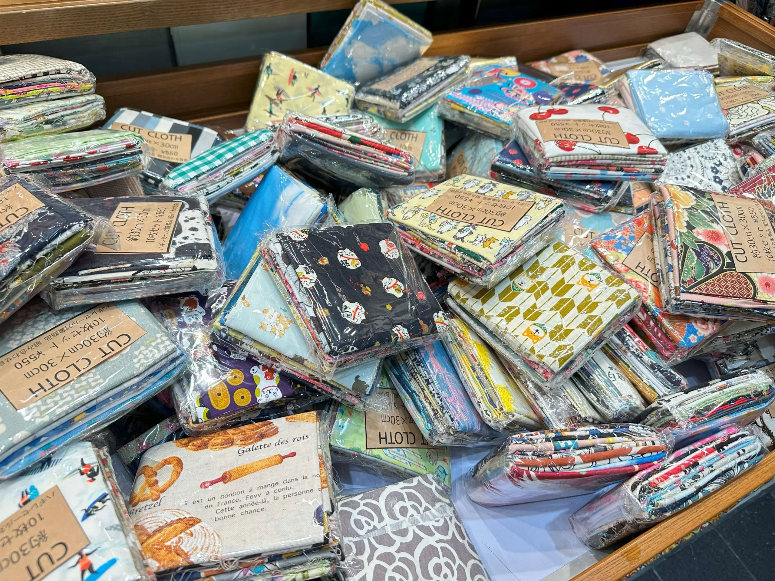 明日はハギレセール！