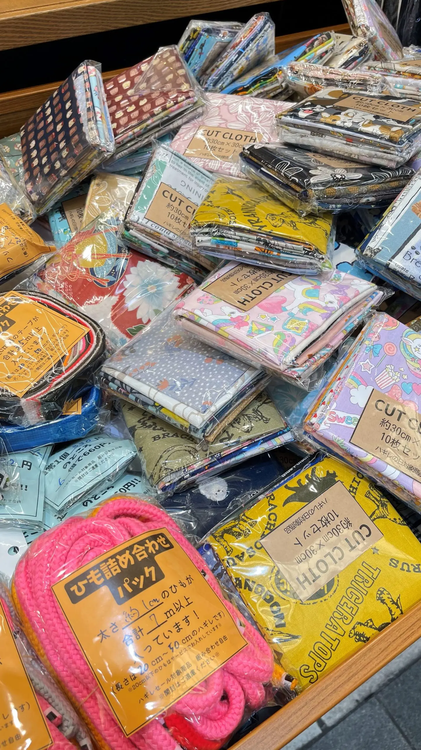 明日はハギレセール！