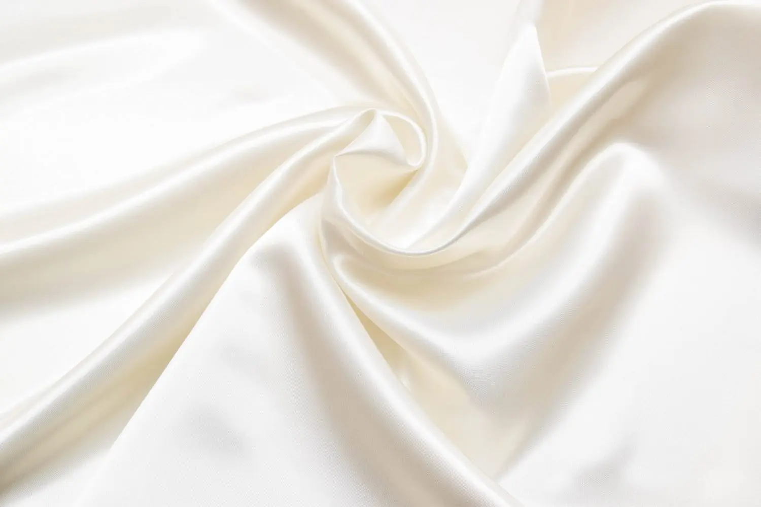 サテンの特徴と取り扱いについて