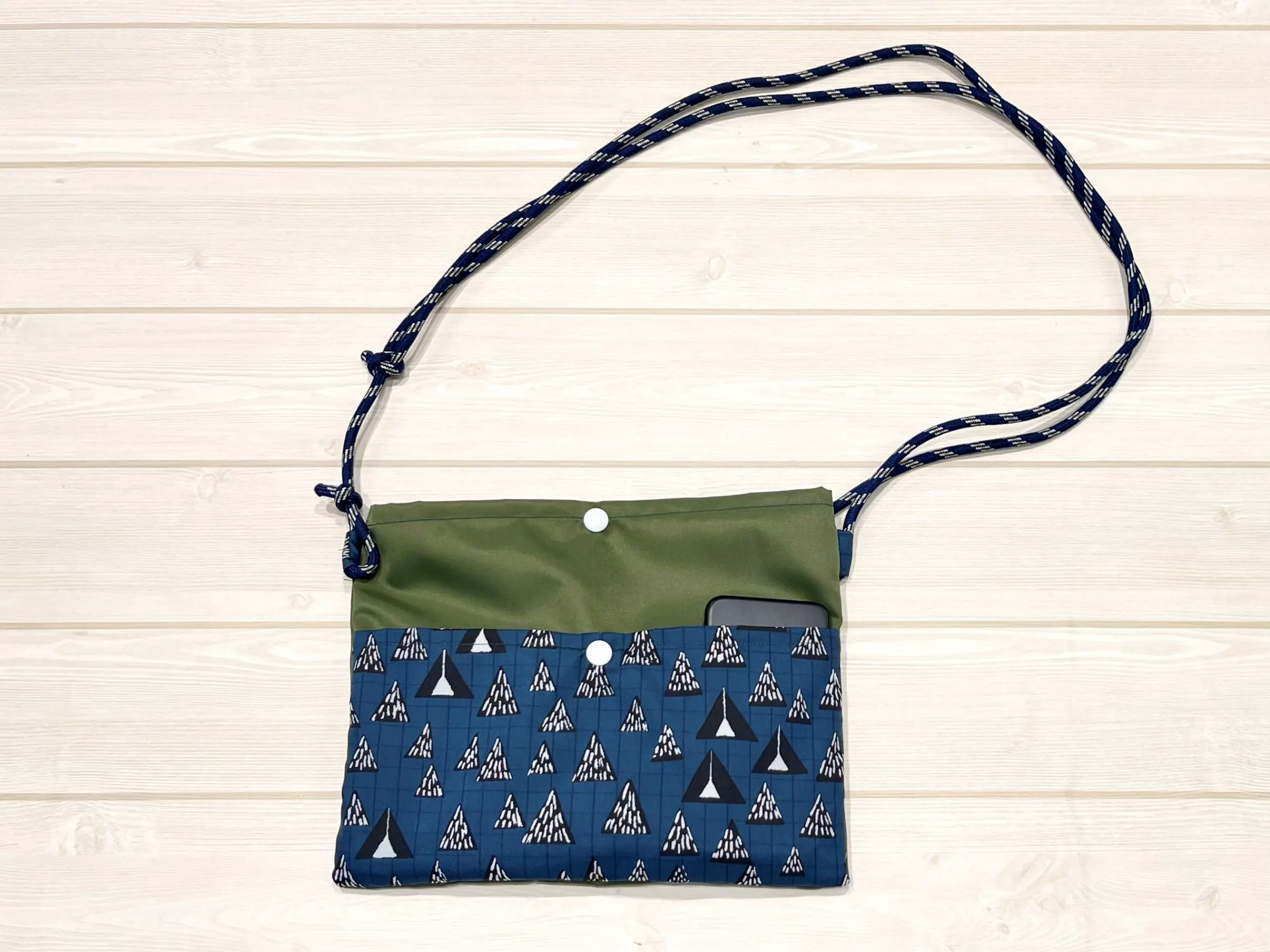 【作り方・レシピ付き】パラコードがアクセント◎サコッシュ