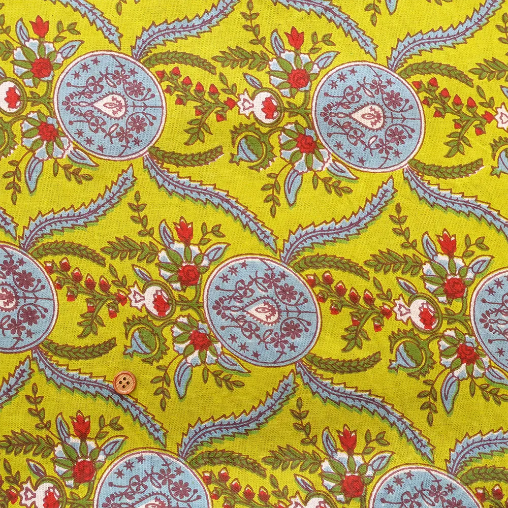 インド製　コットンシーチングプリント生地　エスニックフラワー　モチーフ