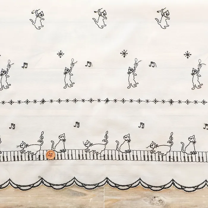 ポリエステルカフェカーテン生地　ネコ　約65ｃｍ丈