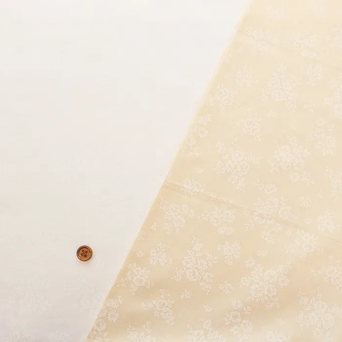 コットンシーチングラッカープリント生地　ローズ