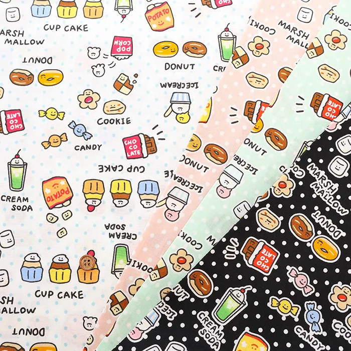 コットンシーチングプリント生地　~MAHO~　food yuru　ワイワイおかし柄