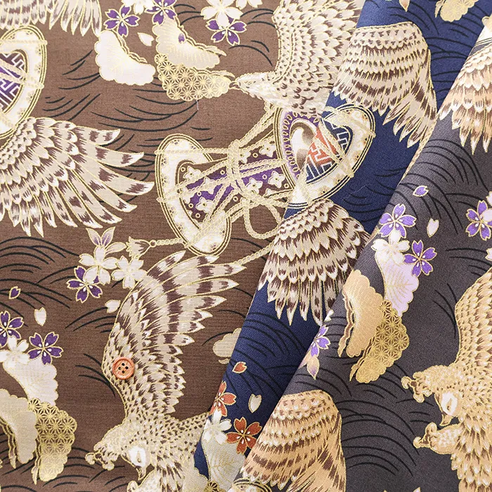 コットンシーチングラメプリント生地　鷹