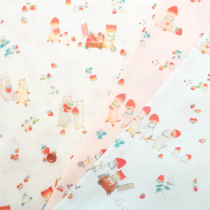 コットンダブルガーゼインクジェットプリント生地　コムギの森の生地屋さん　摘みたていちご売りにゃんこ
