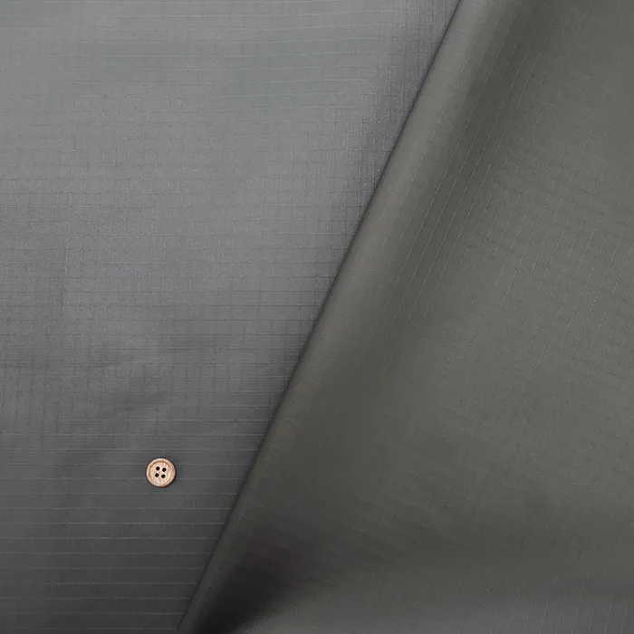 ポリエステルリップストップ生地　無地(2-046-123826000)