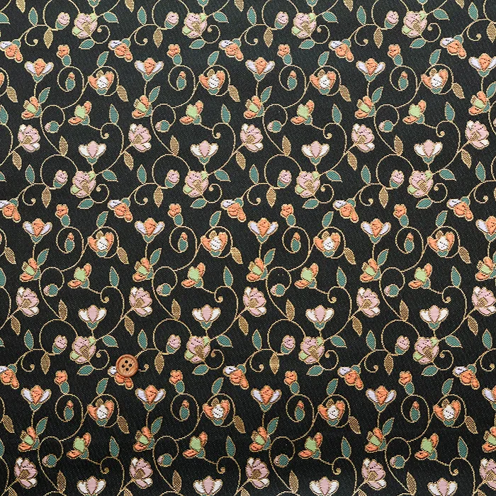 金襴　蔦唐草と花