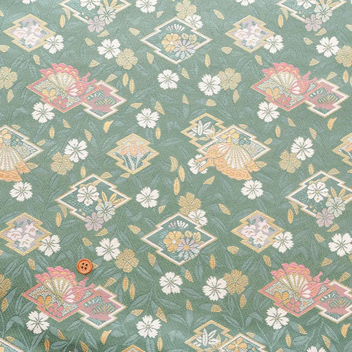 金襴　松皮菱と蝶