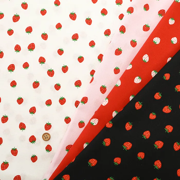 コットンシーチングプリント生地　イチゴ