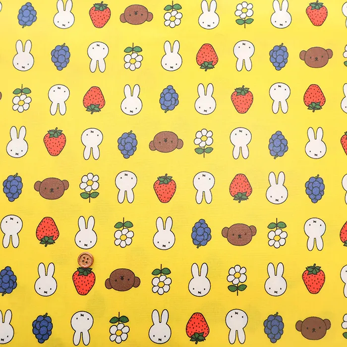 コットンシーチングプリントラミネート生地　ミッフィー