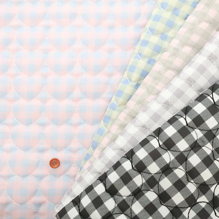 中国製　ポリエステルキルト生地　チェックハート