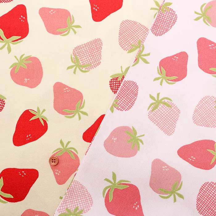 コットンオックスプリント生地　LE DEPART　イチゴ
