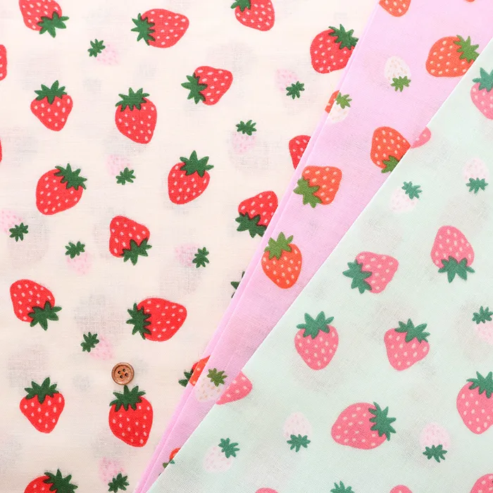 コットンダブルガーゼプリント生地　ころころいちご