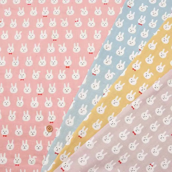 コットン　ダブルガーゼプリント生地　蝶ネクタイうさぴょん