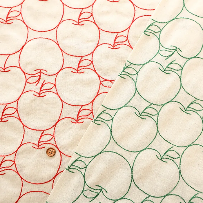 中国製　コットンシーチング刺繍生地　りんご