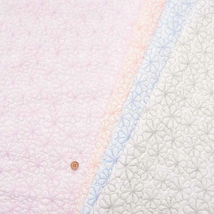 中国製　ポリエステルトレンドファブリック生地　エンボスフラワー