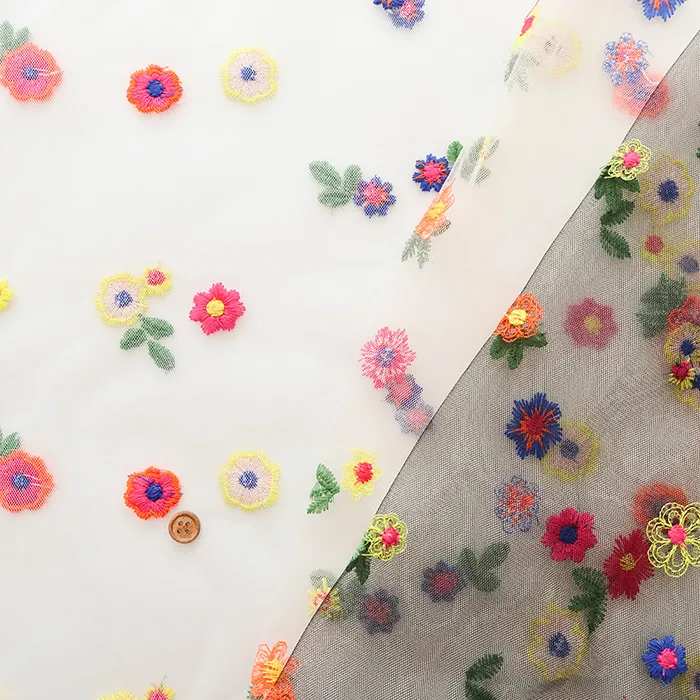 中国製　ナイロンチュール刺繍生地　フラワー