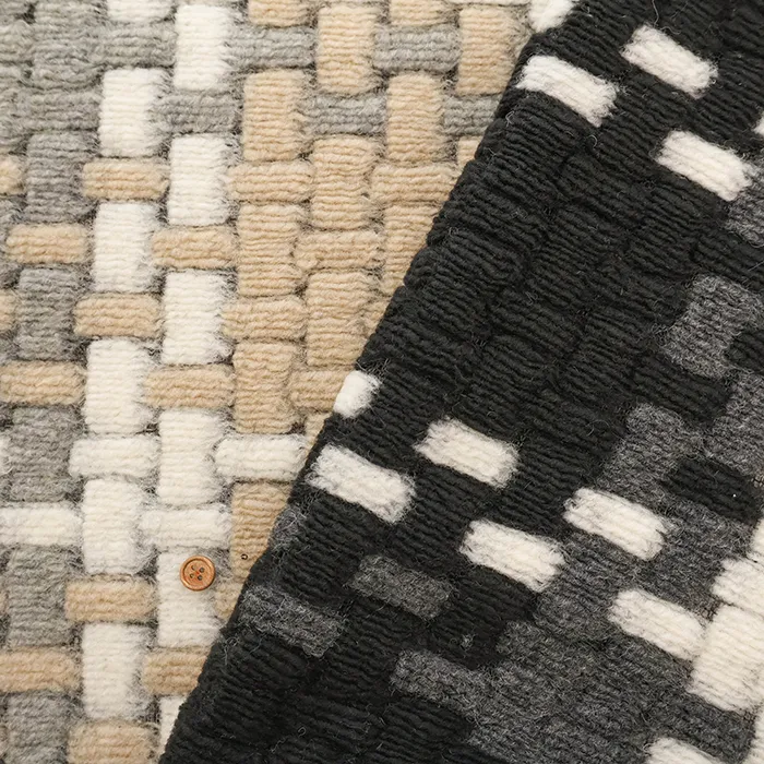 イタリア製　ポリエステルジャガードニット生地