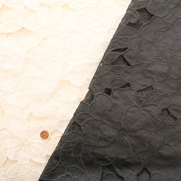 イタリア製　T/Cレース生地　フラワー