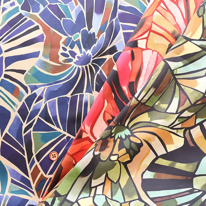 イタリア製　ポリエステルインクジェットサテンプリント生地　フラワー