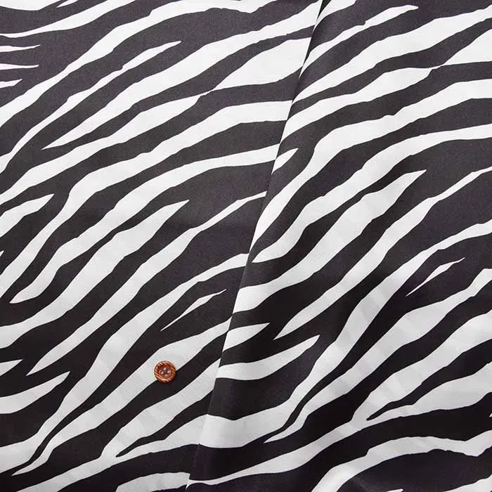 中国製　ポリエステルサテンプリント生地　ゼブラ柄