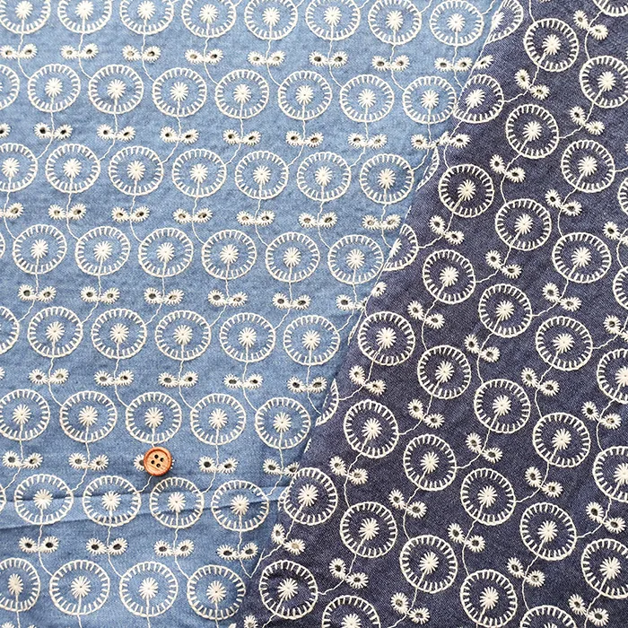 コットンインディゴライトデニム　エンブロイダリーレース生地