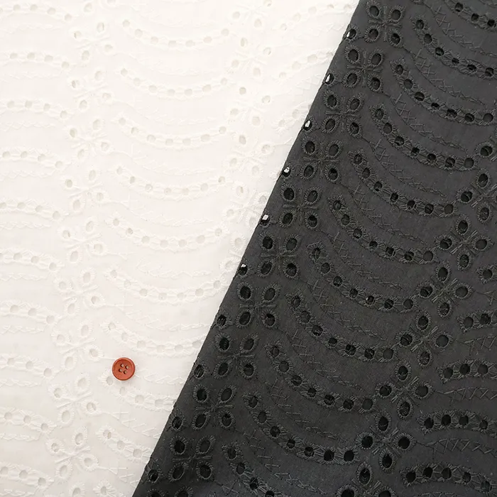 タイ製　ポリエステル両耳スカラップレース生地