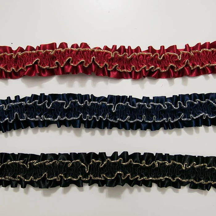 ストレッチフリルサテン　ふちどりラメ