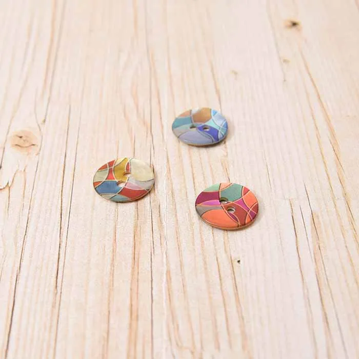 箱ボタン　シェル2つ穴　ステンドグラス　15mm