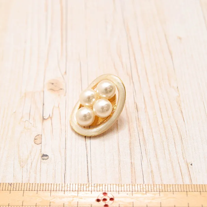 オーバルパールボタン　30mm