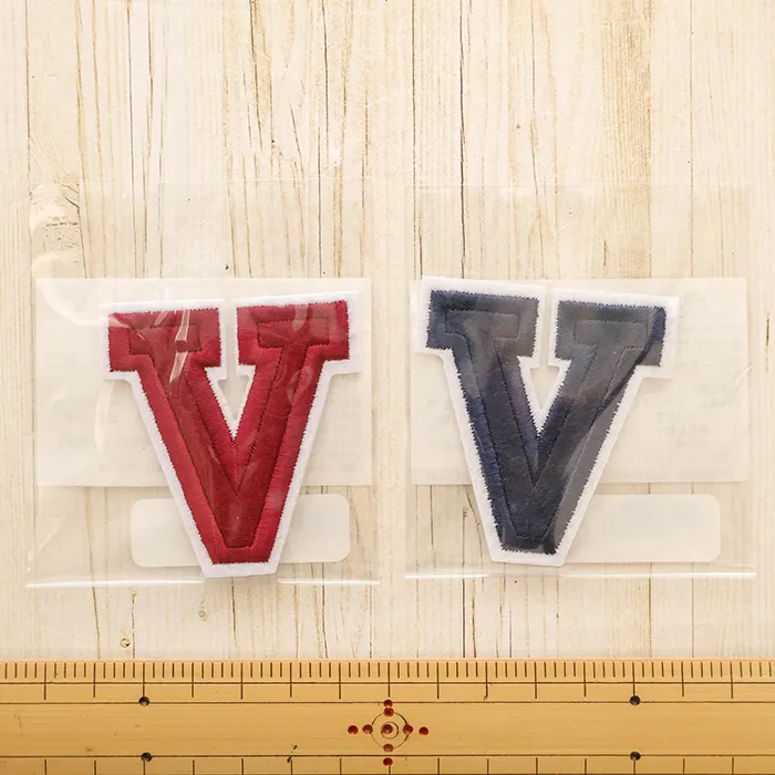 アイロンワッペン　アルファベット　V