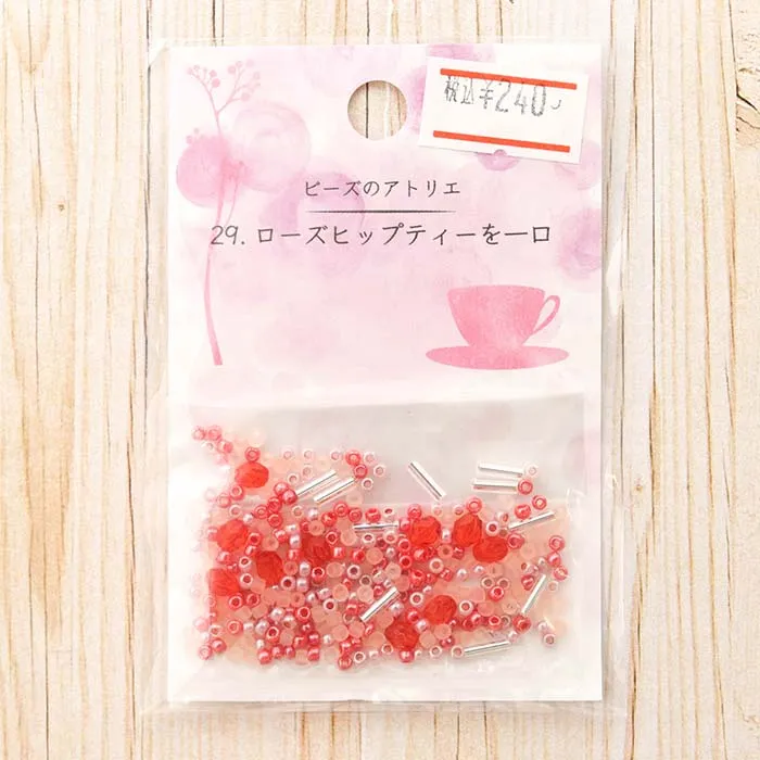 ビーズのアトリエローズヒップティーを一口