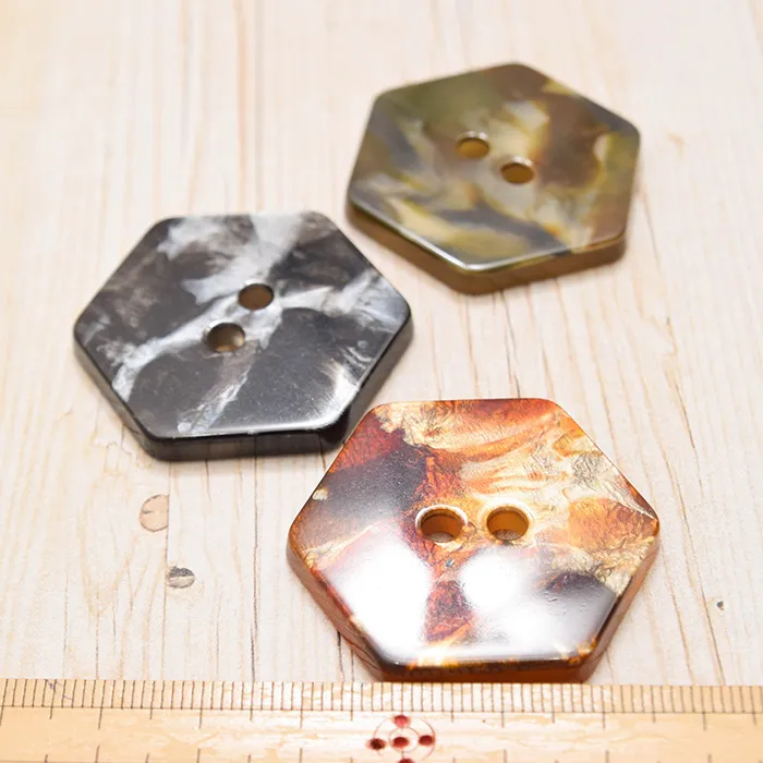 ストーン調ヘキサゴンボタン　39mm