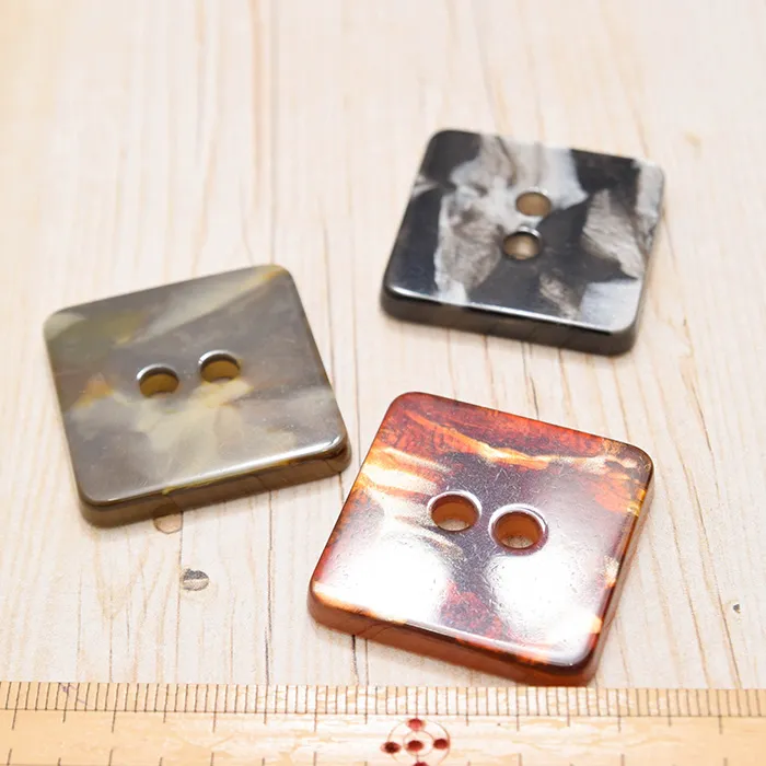 ストーン調スクエアボタン　39mm