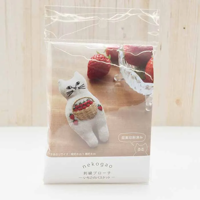 nekogao　刺しゅうブローチ　いちごのバスケット