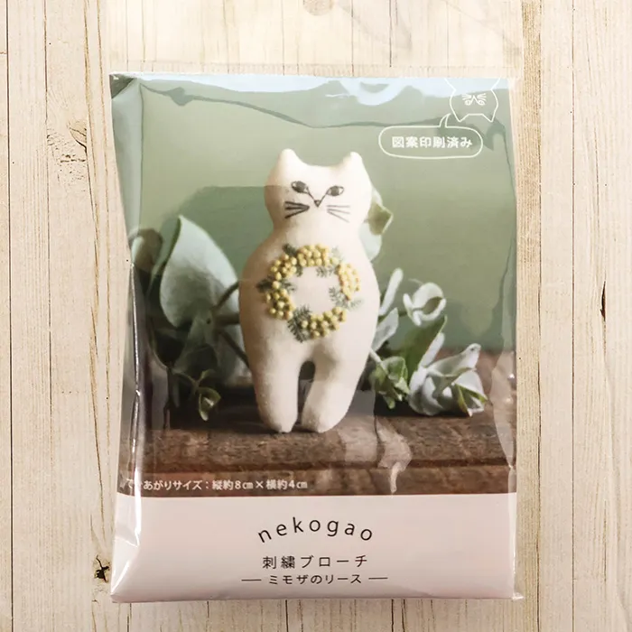 nekogao　刺しゅうブローチ　ミモザのリース