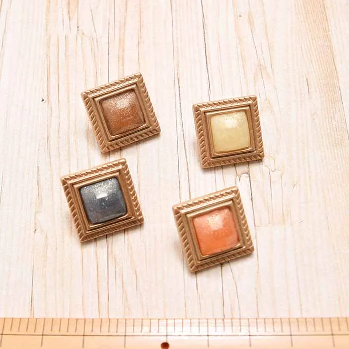 スクエアボタン　25mm