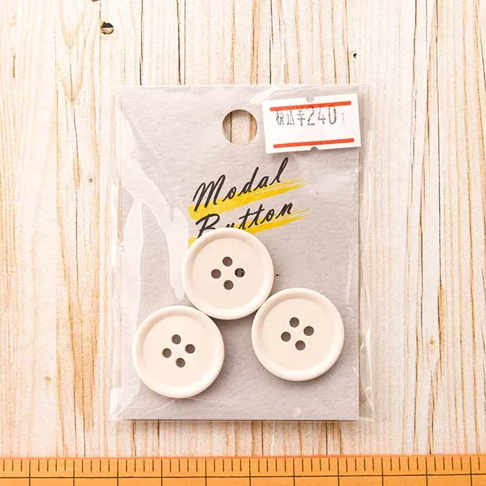 4つ穴ポリエステルボタン　21mm