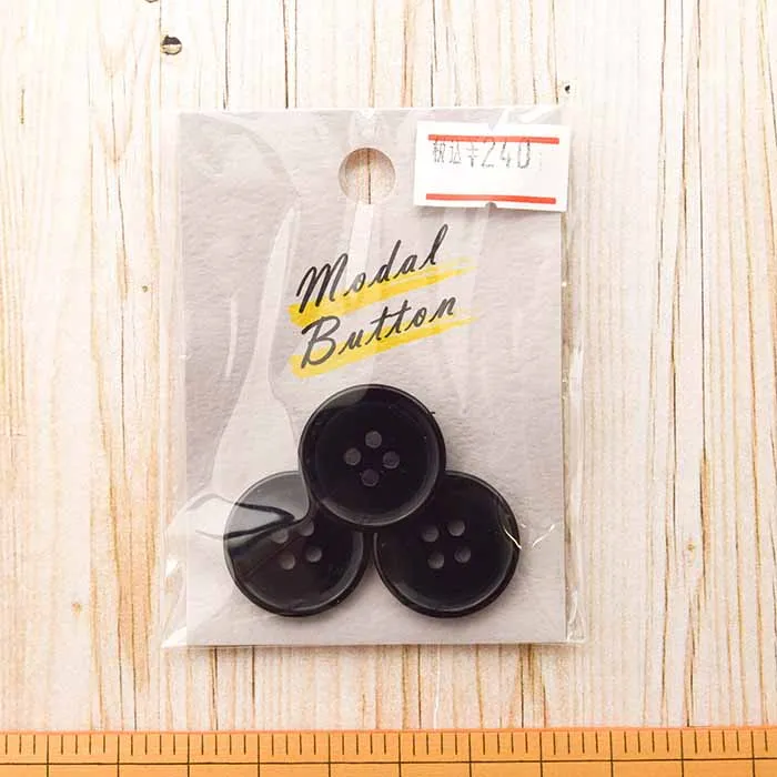 4つ穴ポリエステルボタン　21mm