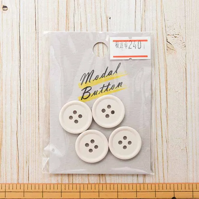 四つ穴ポリエステルボタン　18ｍｍ　4個入り