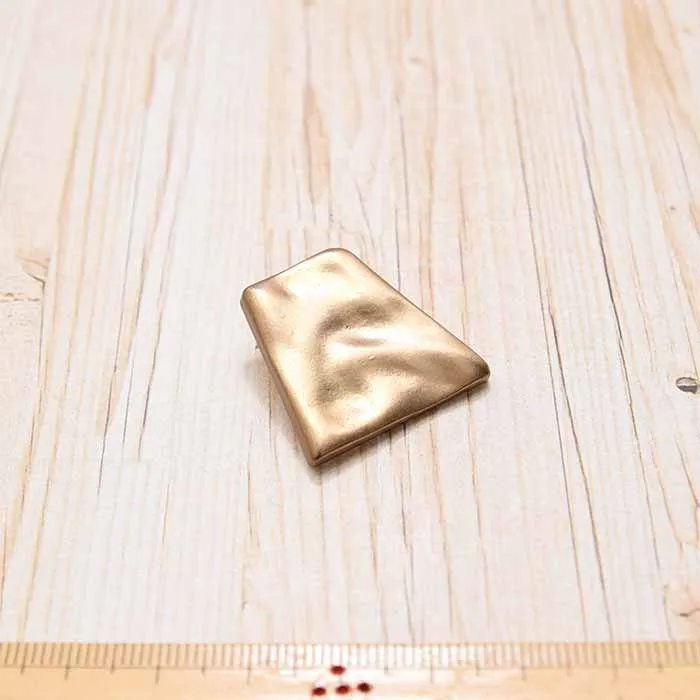 アンニュイボタン台形　約34mm