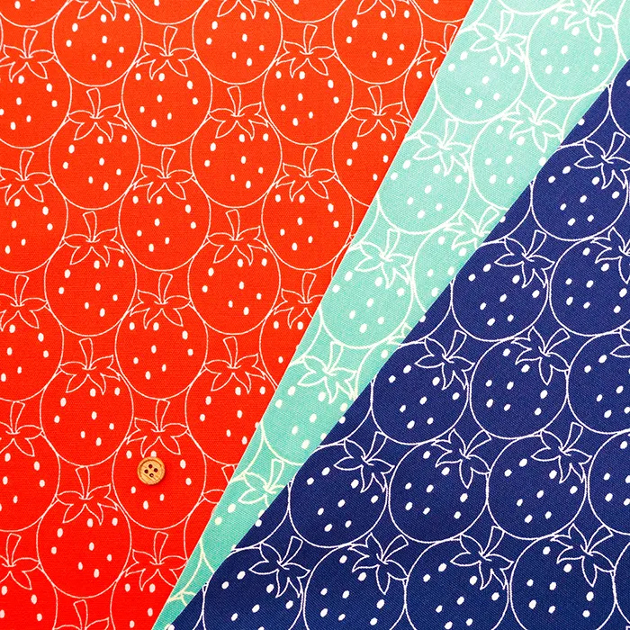 コットンオックスプリント生地　いちご