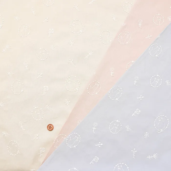 コットン　40ブロード刺繍生地　tocorocomugi　コムギの森　ネコとリース